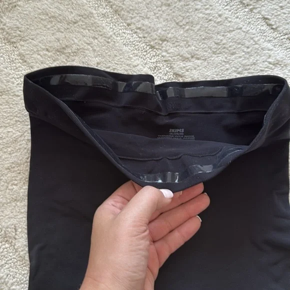NWOT- Skims High Waisted Mid Thigh Short Shapewear in Onyx - Picture 5 of 8